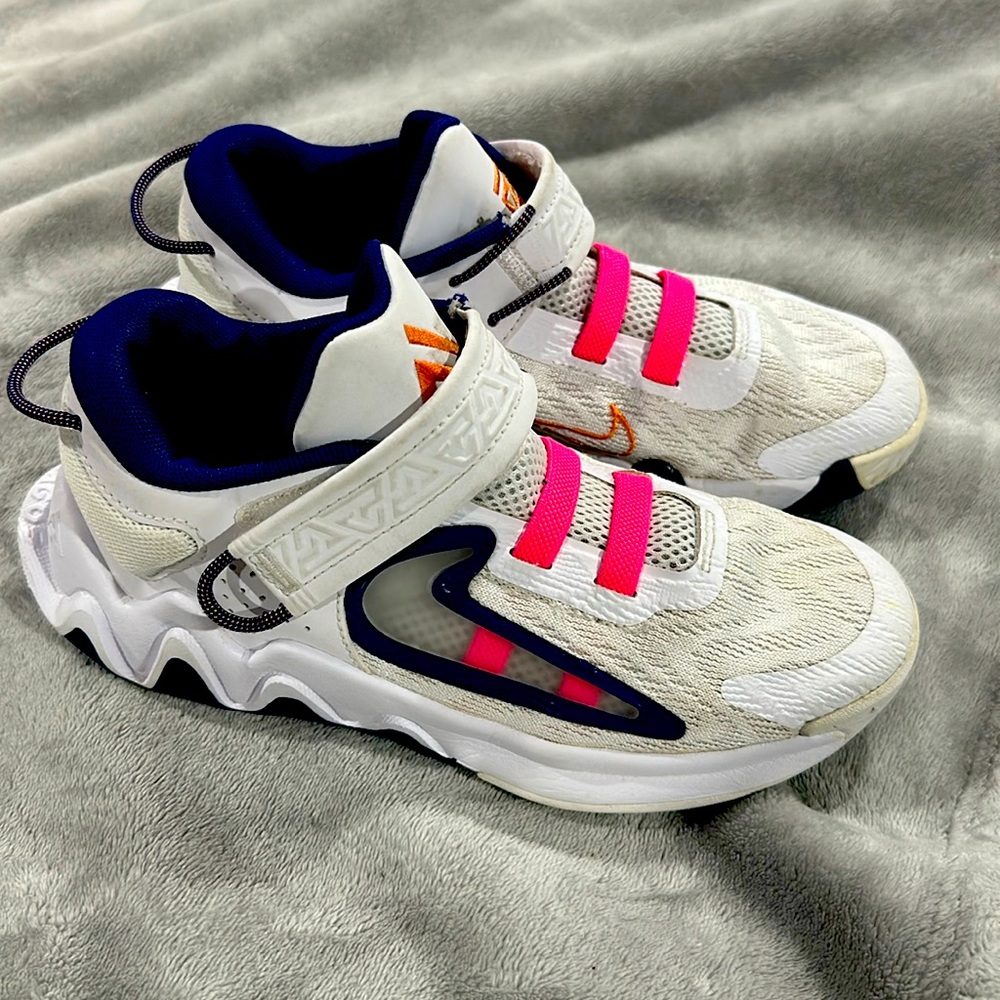 💕🩵EUC NIKE NO TIES🩵💕